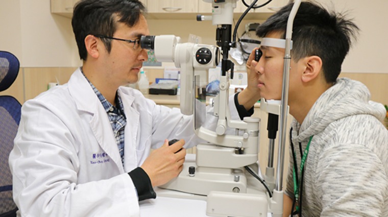 亞洲大學附屬醫院視網膜科主任張耀中 亞洲大學附屬醫院視網膜科主任張耀中