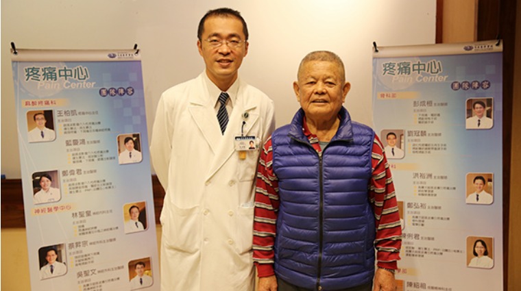 王柏凱醫師與病患合照 王柏凱醫師與病患合照