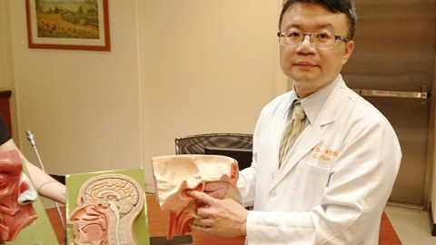 張伯宏醫師說明自發性腦脊髓液漏
