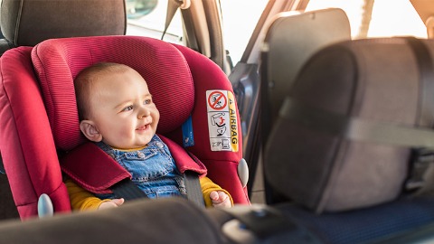 幼童獨留車內