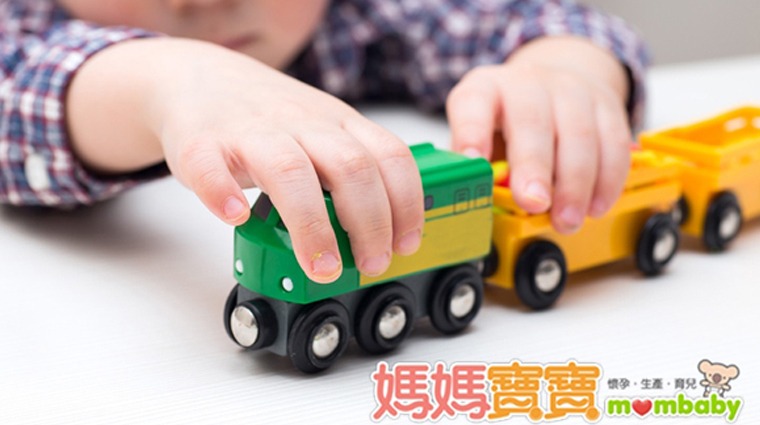 幼兒玩玩具 幼兒玩玩具