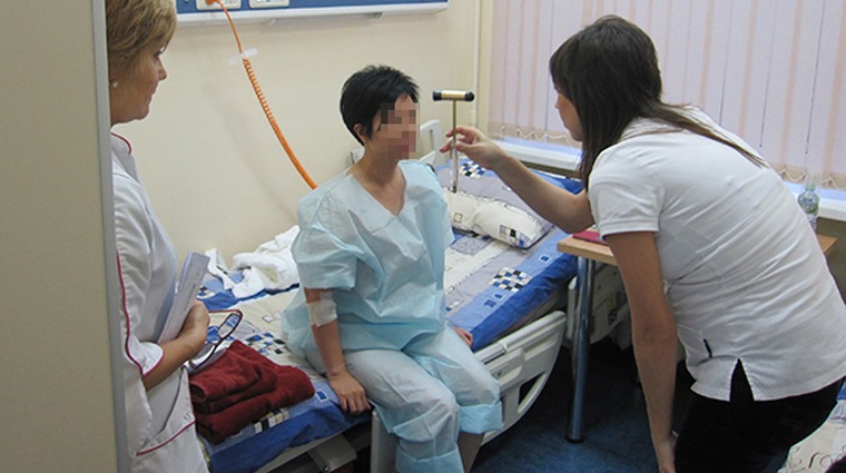 患者熊小姐接受治療 患者熊小姐接受治療