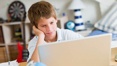 孩子沉迷網路世界