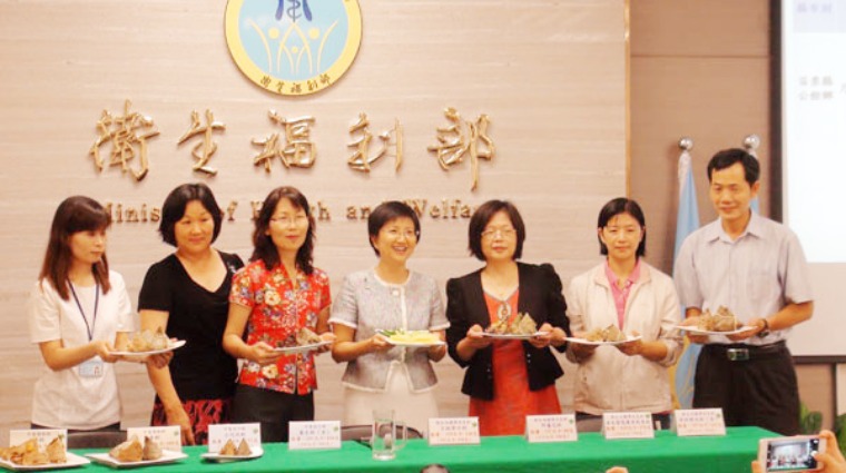 國民健康署與各縣市衛生局及地方餐飲業推出改良粽 國民健康署與各縣市衛生局及地方餐飲業推出改良粽