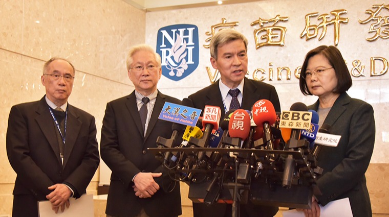 國衛院梁賡義院長、行政院吳政忠政務委員、國衛院司徒惠康副院長、蔡英文總統 國衛院梁賡義院長、行政院吳政忠政務委員、國衛院司徒惠康副院長、蔡英文總統