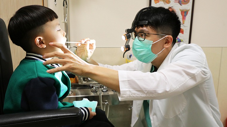 亞洲大學附屬醫院耳鼻喉部主治醫師許哲綸 亞洲大學附屬醫院耳鼻喉部主治醫師許哲綸