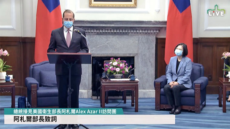 總統蔡英文(右)與美國衛生部部長阿札爾(左) 總統蔡英文(右)與美國衛生部部長阿札爾(左)