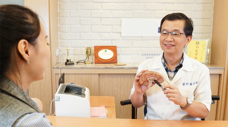 精神科醫師楊聰財 精神科醫師楊聰財