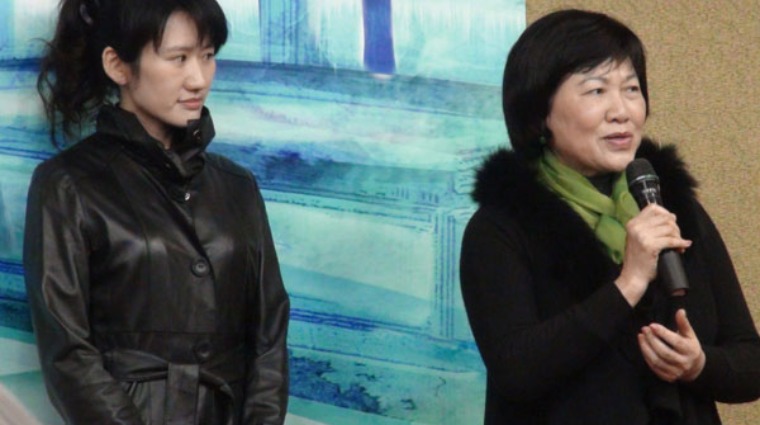 陸女士(右)及女兒(左) 陸女士(右)及女兒(左)