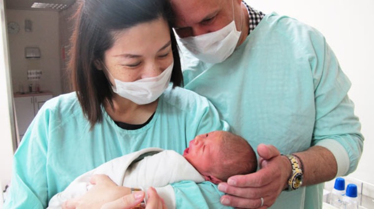 3年後許小姐再度自然受孕,日前經剖腹產下健康男嬰,堪稱奇蹟。 3年後許小姐再度自然受孕,日前經剖腹產下健康男嬰,堪稱奇蹟。
