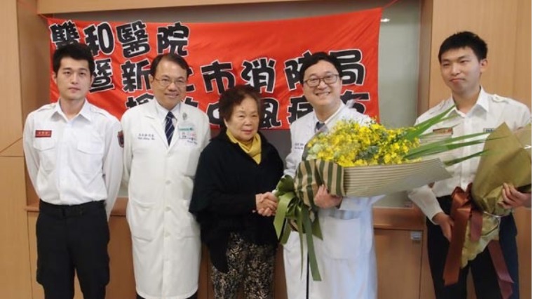77歲的吳女士(中) 77歲的吳女士(中)