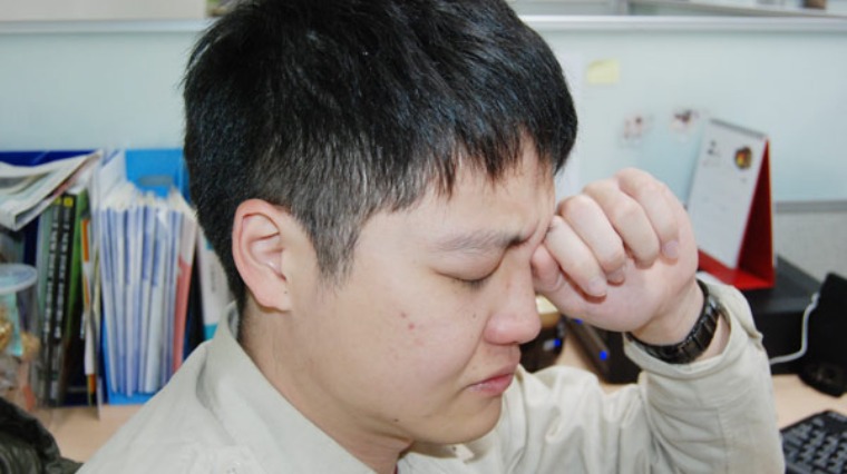 揉眼睛 揉眼睛