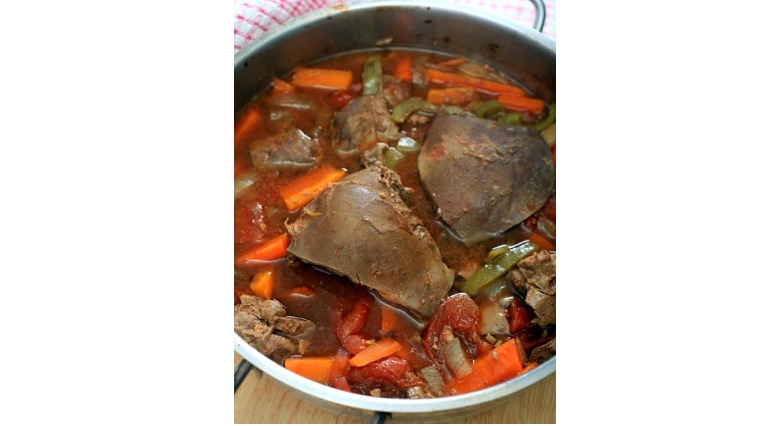 稽查連鎖火鍋店 蔬果大骨湯底涉誇大不實