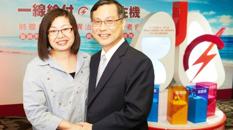 曾小姐(左) 曾小姐(左)
