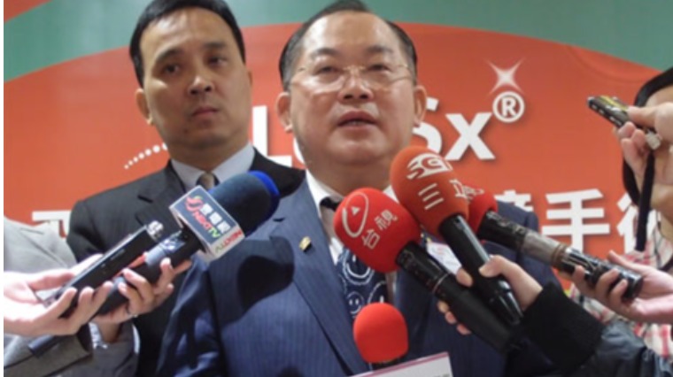 長期直盯螢幕 科技新貴罹白內障近半盲