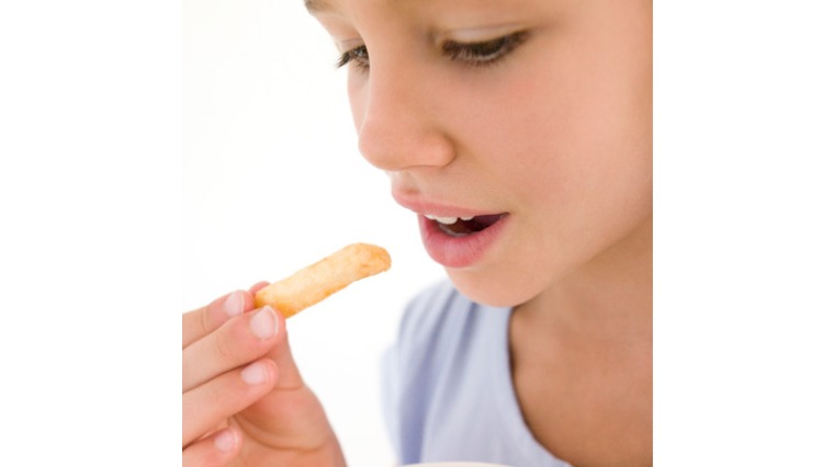 小孩常吃垃圾食物 容易變笨?! 小孩常吃垃圾食物 容易變笨?!