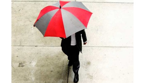 天雨路滑易跌跤 慎防骨折顱內出血