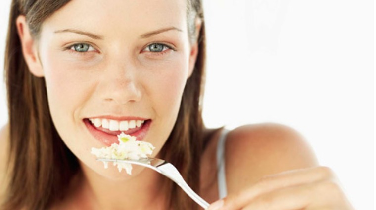 誤食異物卡食道 當心引發敗血症 誤食異物卡食道 當心引發敗血症
