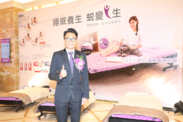 透過高科技睡眠養生床墊提供電位及溫熱療法,不僅幫助好眠,更能在睡眠時同時改善體質,消除肩頸痠痛。(攝影/林志遠) 透過高科技睡眠養生床墊提供電位及溫熱療法,不僅幫助好眠,更能在睡眠時同時改善體質,消除肩頸痠痛。(攝影/林志遠)